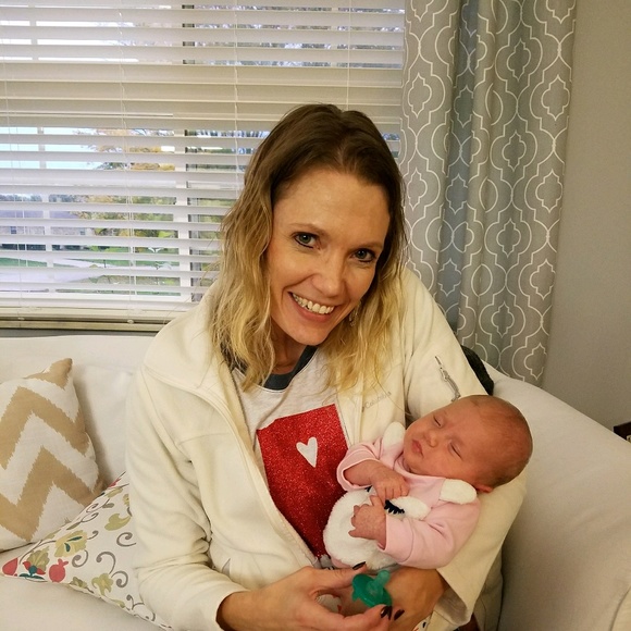 Meet your Posher, Hannah - Picture 2 of 2